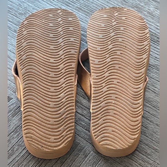 High Tide rose gold flip flops - Picture 4 of 4
